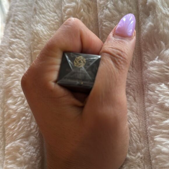 NEW Decorte ROUGE DECORTÉ Shine Lipstick in 01 Signature Red - Picture 3 of 3